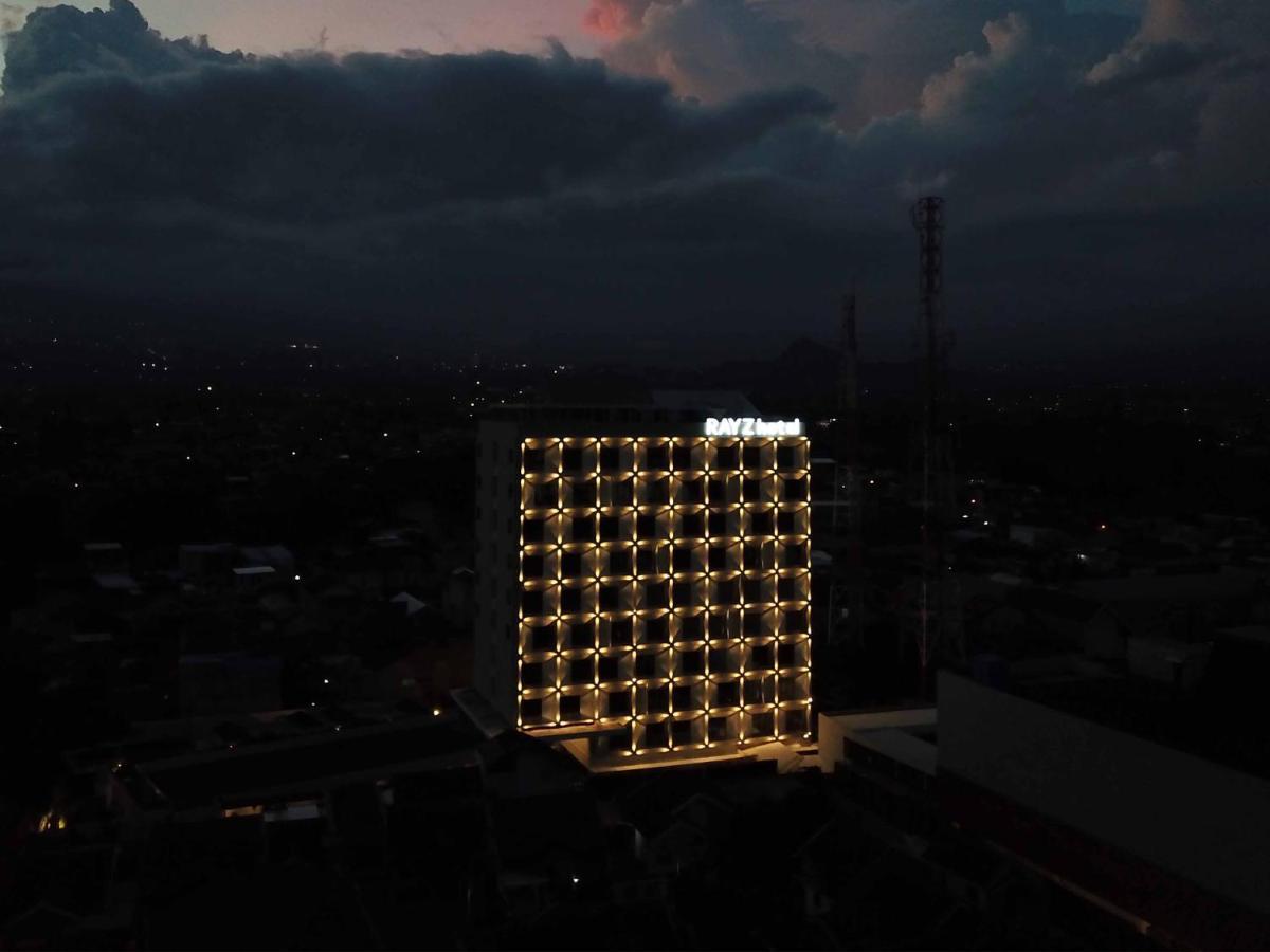 Rayz Umm Hotel Malang Exterior photo